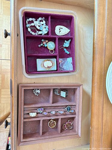 Mixed Lot Costume Jewelry: Rings, Brooch, Earrings, Necklace, Boxes (1 of 15)