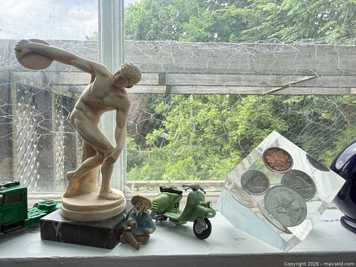 Collectible Figurines, Toys & Souvenirs B (1 of 9)