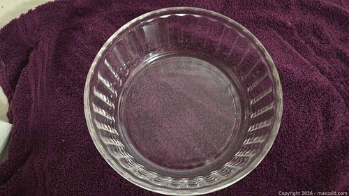 Clear Fluted Medium Glass Baking/Casserole Dish (1 of 3)