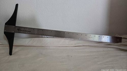 The Art Institutes 24-inch T-square, Metal Blade, Plastic Head (1 of 3)