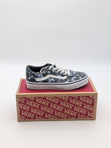 Lot #104 (1 of 8)