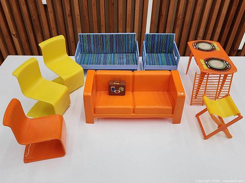 Vintage Mattel 1973 Barbie Dollhouse Living Room Set Sofa + (1 of 4)