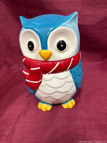 Medium Ceramic Cookie Jar with Removable Lid (1 of 3)