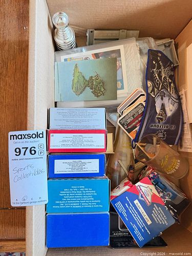 Sports Collectibles: Hockey & Baseball Cards, Diecast Cars B (1 of 7)