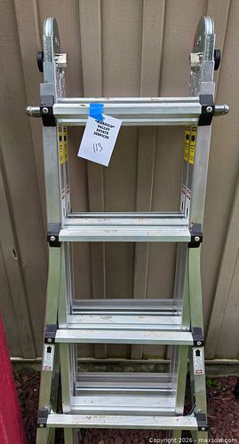Aluminum folding Ladder (1 of 3)
