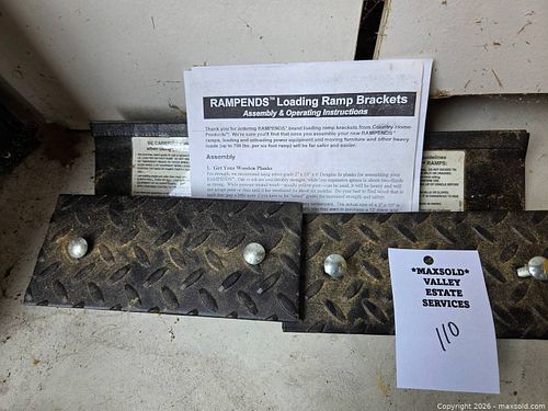 Loading ramp brackets RAMPENDS (1 of 3)