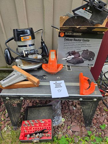 Router, table, and accessories (1 of 4)