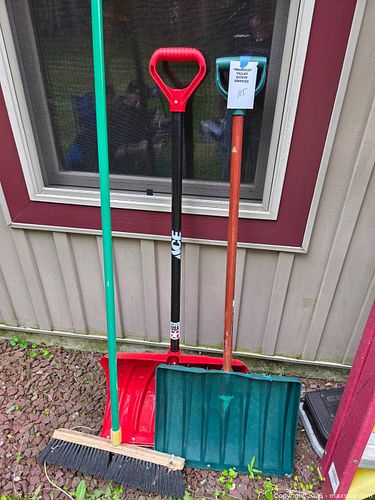 Snow shovel and broom (1 of 3)