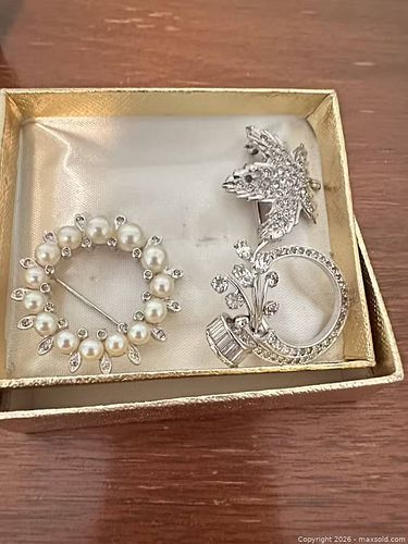 Costume Brooches.  A . (1 of 4)