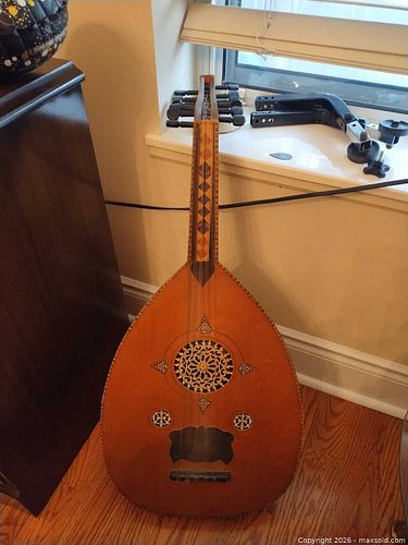 Middle Eastern Arabic Oud (String Instrument) C (1 of 10)
