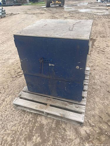 Lot #28 (1 of 8)
