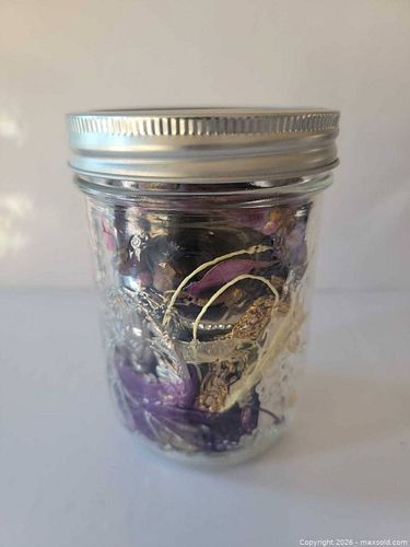 Mixed Jewelry Collectibles Mystery Canning Glass Jar with Vintage & Costume Pieces (1 of 5)