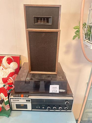 Panasonic Integrated Receiver System with Turntable, Cassette & Speakers (1 of 5)