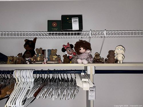 Collectible Figurines  B (1 of 7)