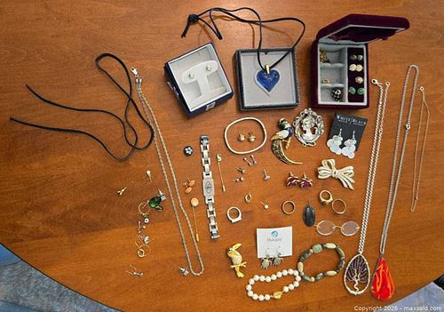Mixed Costume Jewelry Lot — Necklaces, Earrings, Rings, Bracelets A (1 of 15)