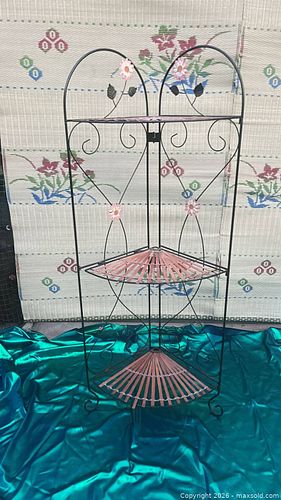 Lot #105 (1 of 8)