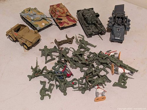 Vintage Corgi Toys & Unbranded Plastic Toy Soldiers Collectible Set (1 of 20)