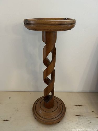 Lot #47 (1 of 8)