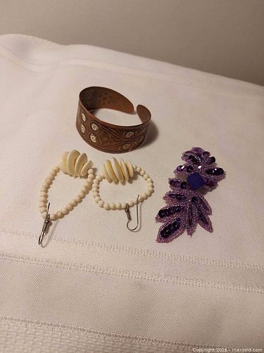 Assortment of jewelry  (1 of 6)