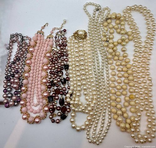 7 Costume Jewelry Necklaces (1 of 7)