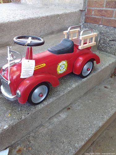 Kids Ride On Fire Truck (1 of 7)