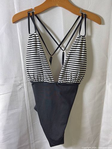 Lot #1023 (1 of 2)