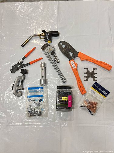 Lot #24 (1 of 10)