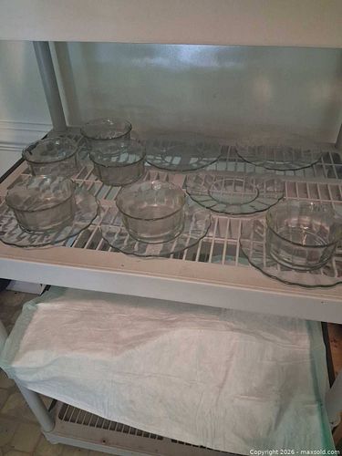 Glass bowl/plate set (1 of 4)