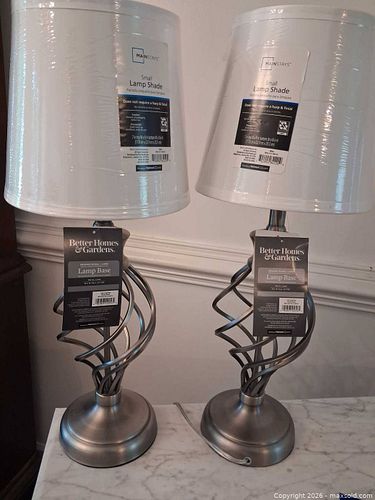 Pair of lamps (1 of 4)