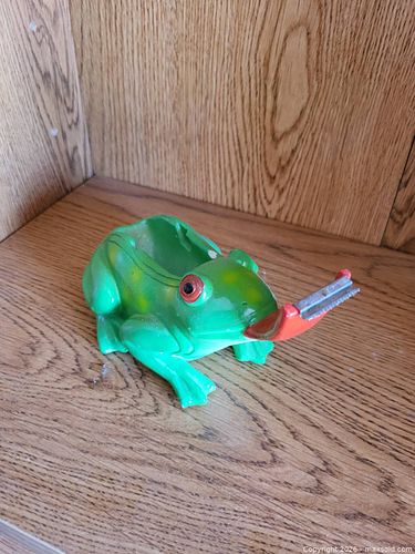 Green Resin Vintage Novelty Decorative Figurine (1 of 1)
