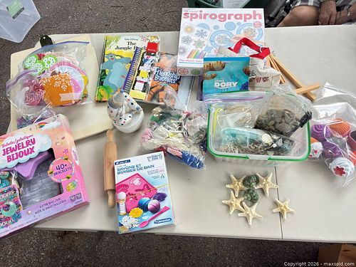 Mixed Crafts & Hobbies Lot: Bead Kits, Shells, Spirograph & Vintage musical clown (1 of 16)