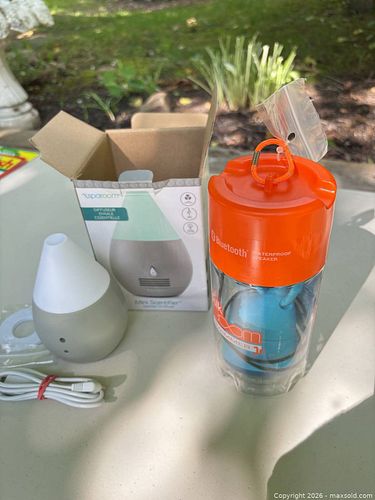 Polk Boom Swimmer Jr Speaker + Sparoom Mini Scentifier Diffuser (1 of 5)