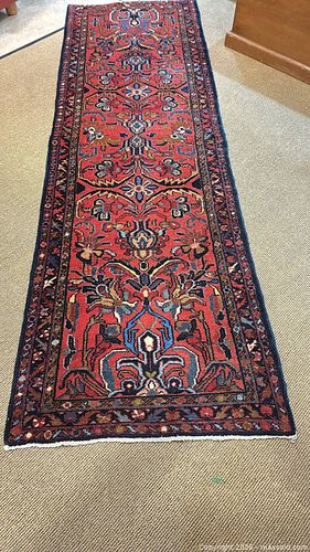 Beautiful Vintage Runner.  B  (1 of 10)