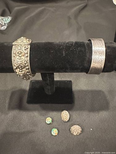 Costume Jewelry.  A  (1 of 7)