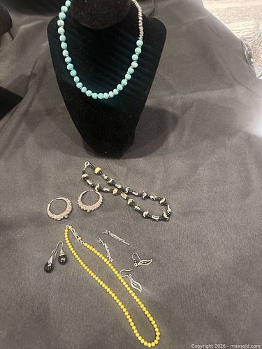 Costume Jewelry. A (1 of 9)