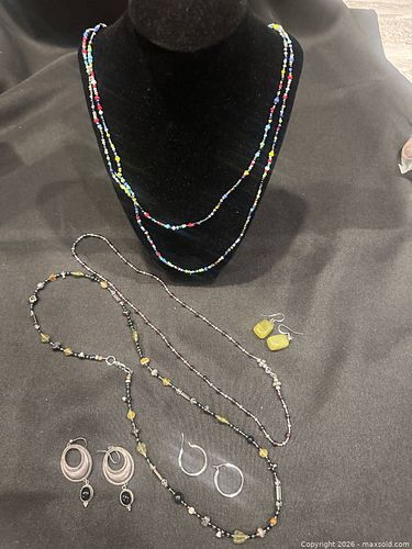 Costume Jewelry.   A  (1 of 8)