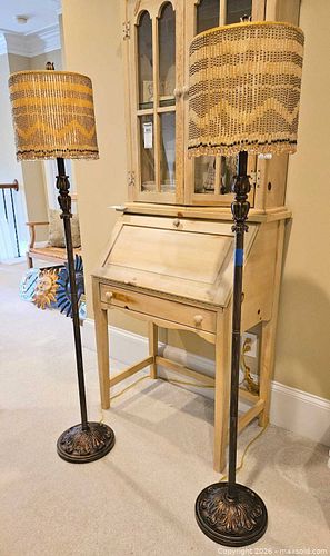 Pair AstaiArt Traditional Floor Lamps, Antique Bronze/Aged Brass (1 of 10)