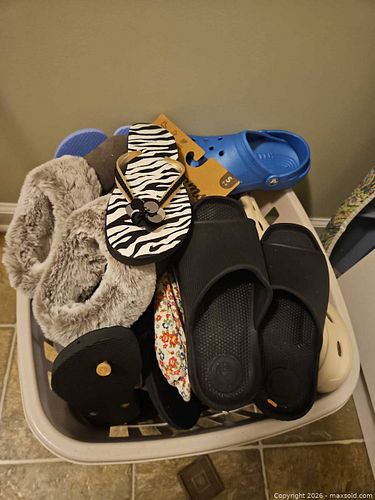 Women's/Unisex Sandals & Slippers Lot Size Small (US 5-6) (1 of 10)