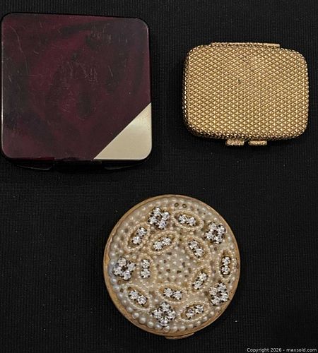 Three Vintage Mirror Compacts  (1 of 15)