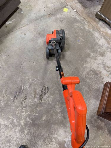 Black & Decker Corded Electric String Trimmer/Edger (1 of 5)