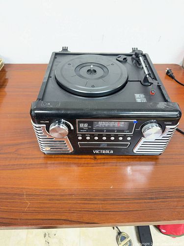 Victrola Multi-Function Turntable with CD, Radio & Bluetooth (1 of 4)