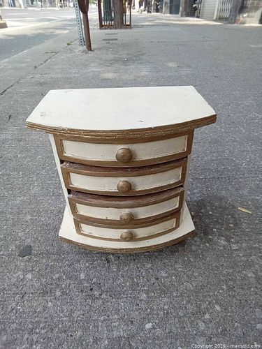 Jewelry drawers  (1 of 7)