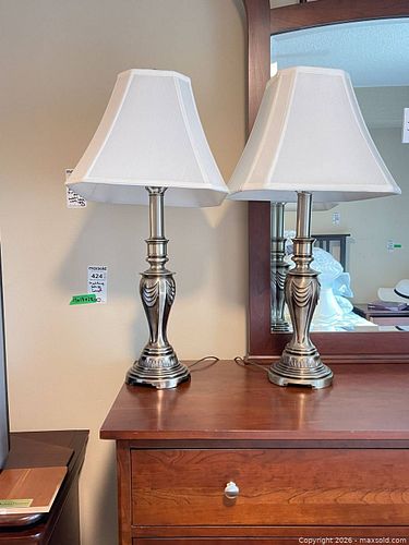 Lot #424 (1 of 8)
