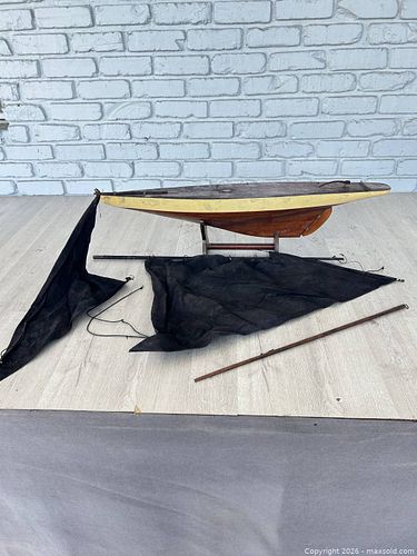 Model sail boat (1 of 8)