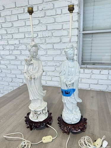 Pair Guanyin Kuan Yin porcelain lamps (1 of 12)