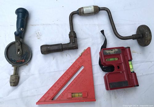 Mixed Lot of Hand Tools: Brace, Tri-Square, Torpedo Level (1 of 1)