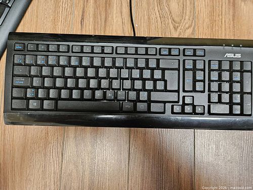 ASUS Full-Size Wired USB Black Keyboard (1 of 3)
