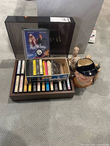 Royal Doulton Golfer D6623 Toby Jug with Cassette Lot & Storage Box B (1 of 20)
