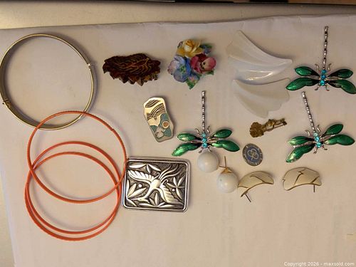 Costume jewellery  (1 of 7)