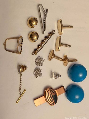 Costume jewellery  (1 of 3)